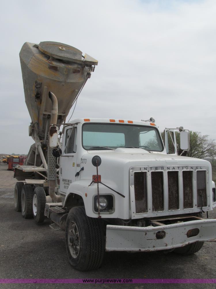 image for item B5124 1985 International F2674 batch truck