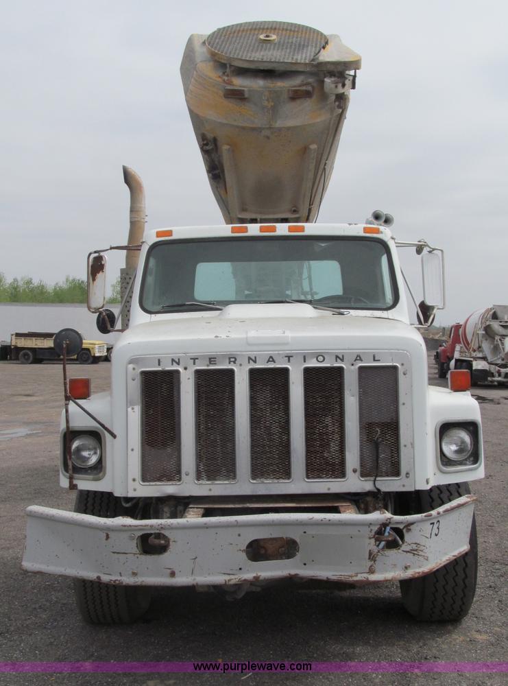 image for item B5124 1985 International F2674 batch truck