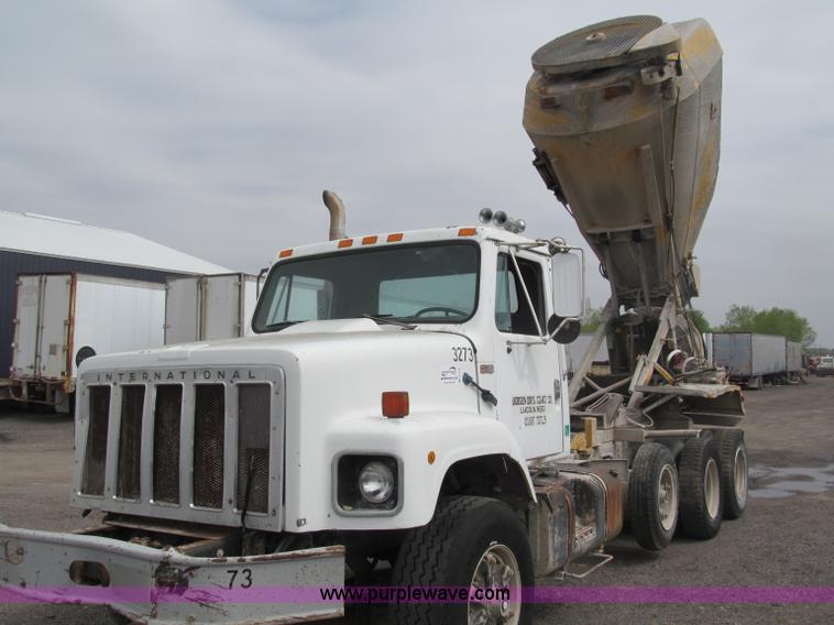 image for item B5124 1985 International F2674 batch truck