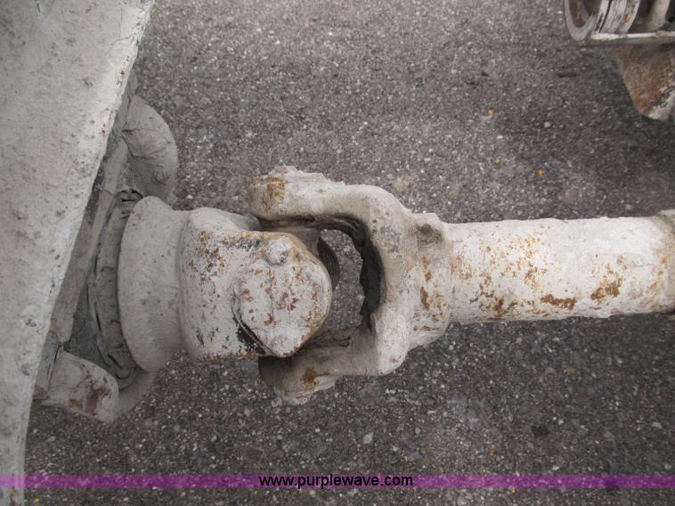 image for item B5124 1985 International F2674 batch truck