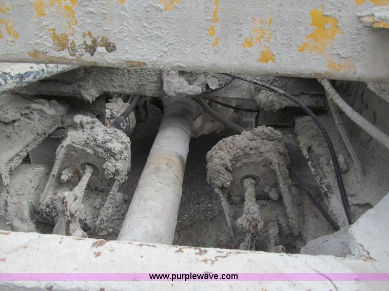 image for item B5124 1985 International F2674 batch truck