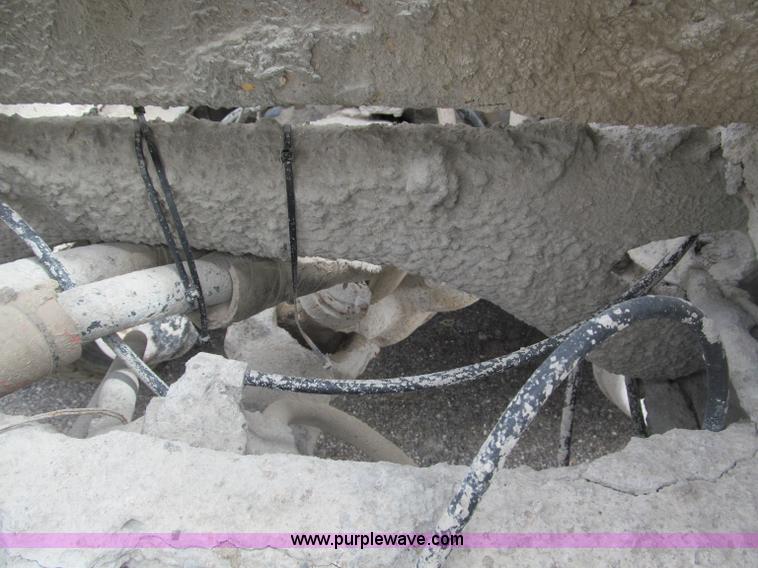 image for item B5124 1985 International F2674 batch truck