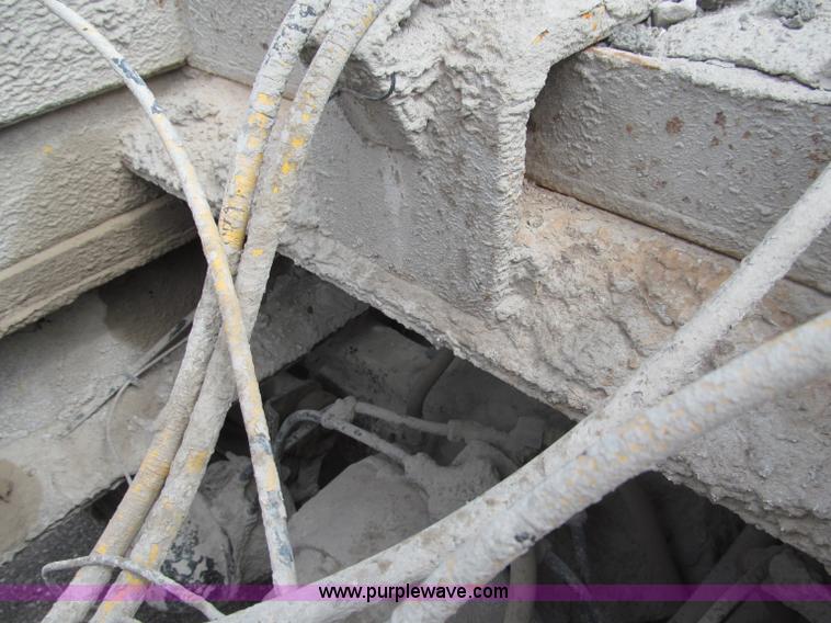 image for item B5124 1985 International F2674 batch truck