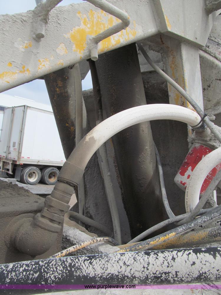 image for item B5124 1985 International F2674 batch truck