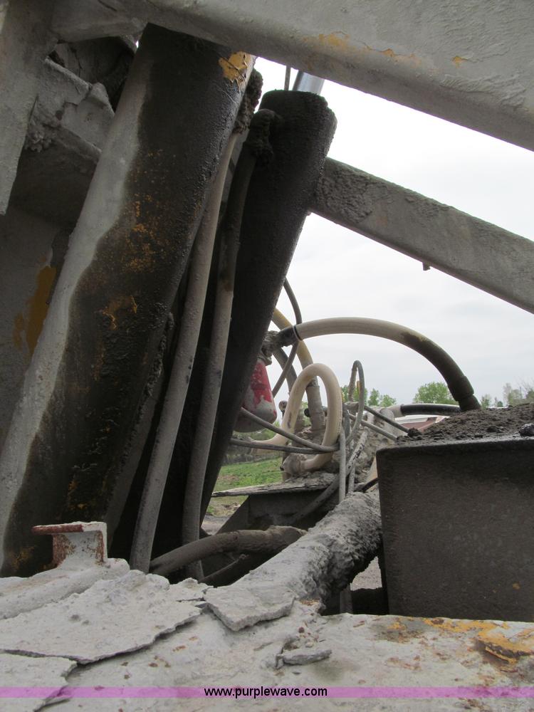 image for item B5124 1985 International F2674 batch truck