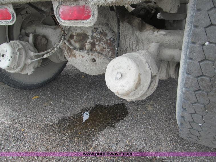 image for item B5124 1985 International F2674 batch truck