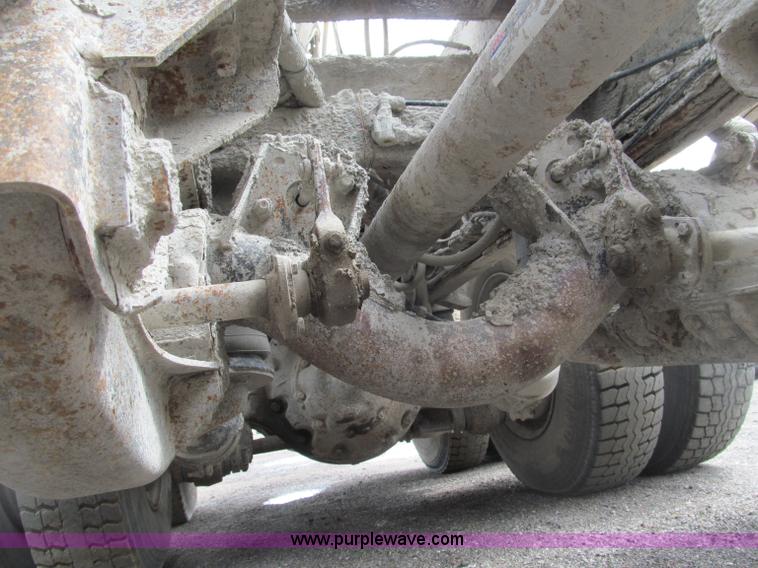 image for item B5124 1985 International F2674 batch truck