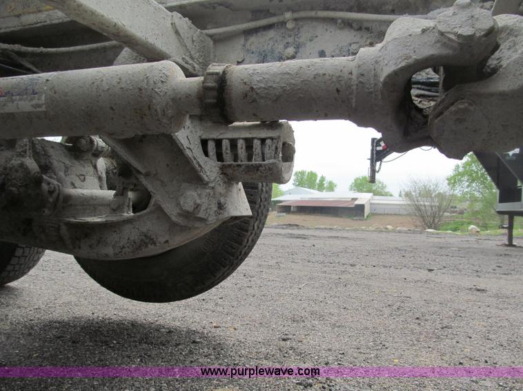 image for item B5124 1985 International F2674 batch truck