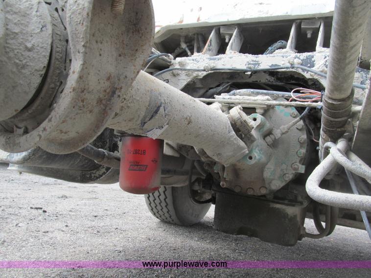 image for item B5124 1985 International F2674 batch truck