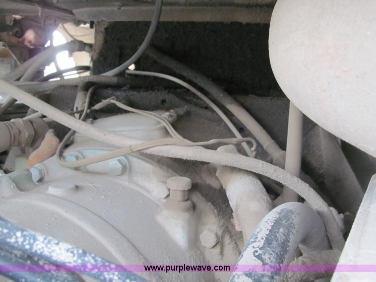 image for item B5124 1985 International F2674 batch truck