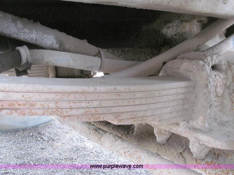 image for item B5124 1985 International F2674 batch truck