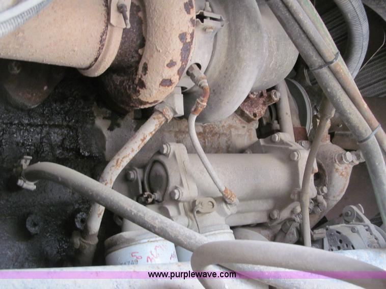 image for item B5124 1985 International F2674 batch truck