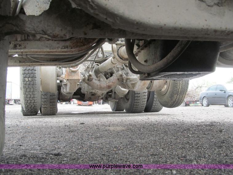 image for item B5124 1985 International F2674 batch truck