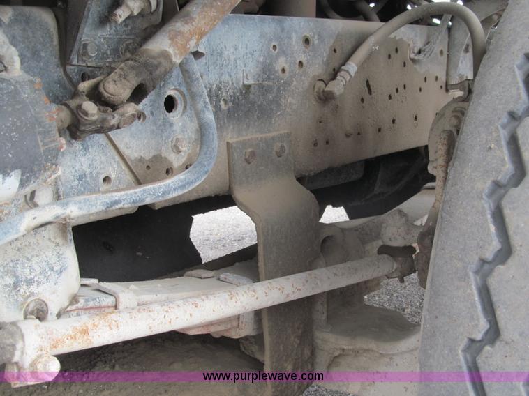 image for item B5124 1985 International F2674 batch truck