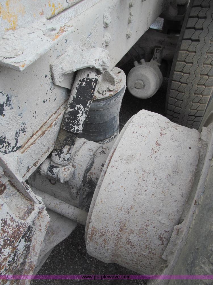 image for item B5124 1985 International F2674 batch truck