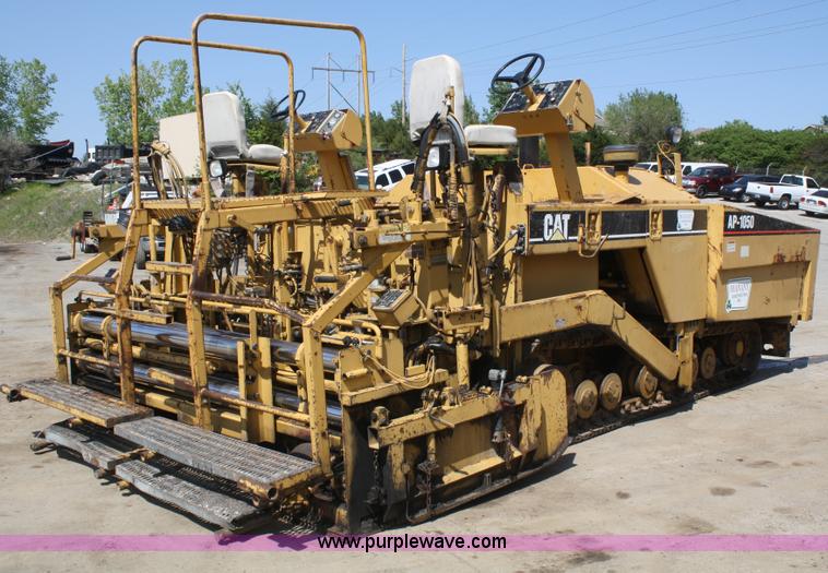 image for item B6532 1991 Caterpillar AP1050 paver