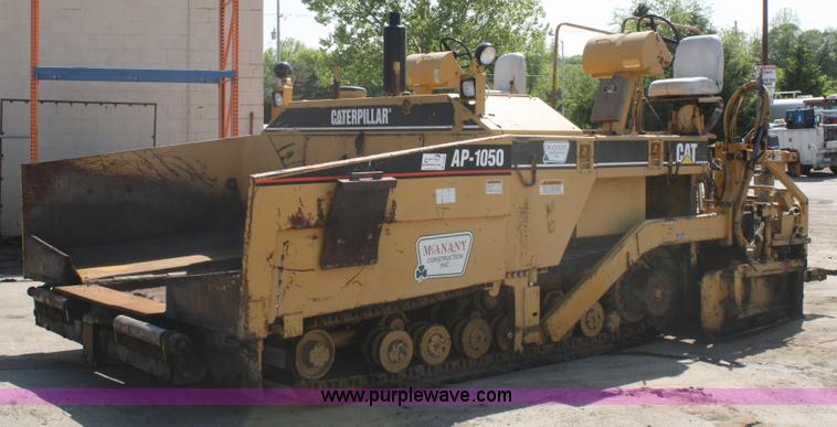image for item B6532 1991 Caterpillar AP1050 paver