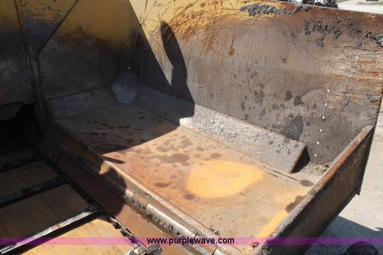 image for item B6532 1991 Caterpillar AP1050 paver