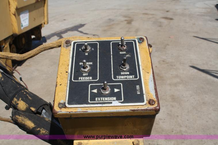 image for item B6532 1991 Caterpillar AP1050 paver