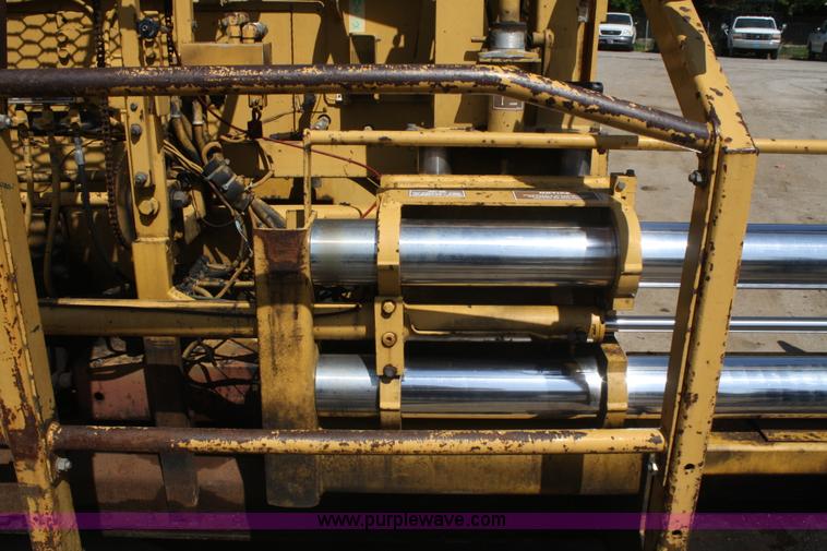 image for item B6532 1991 Caterpillar AP1050 paver