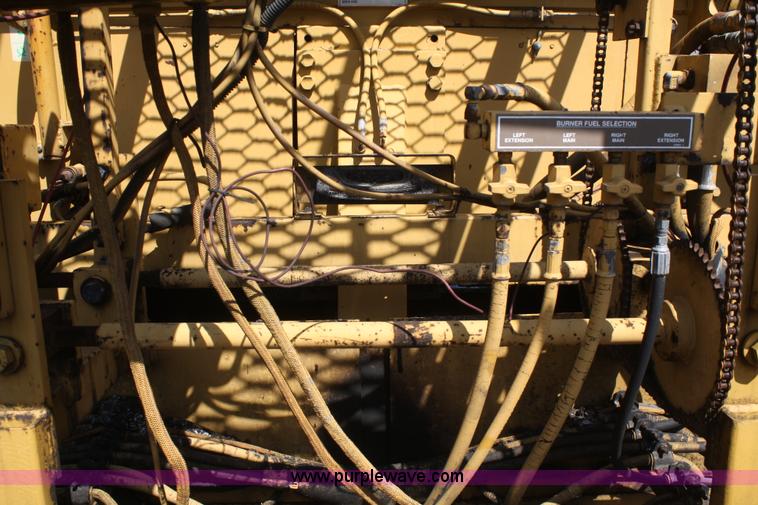 image for item B6532 1991 Caterpillar AP1050 paver