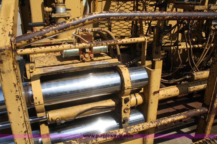 image for item B6532 1991 Caterpillar AP1050 paver