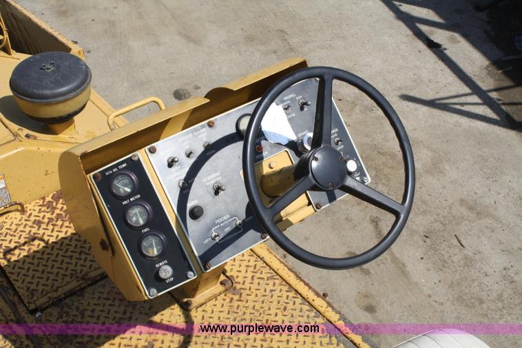 image for item B6532 1991 Caterpillar AP1050 paver
