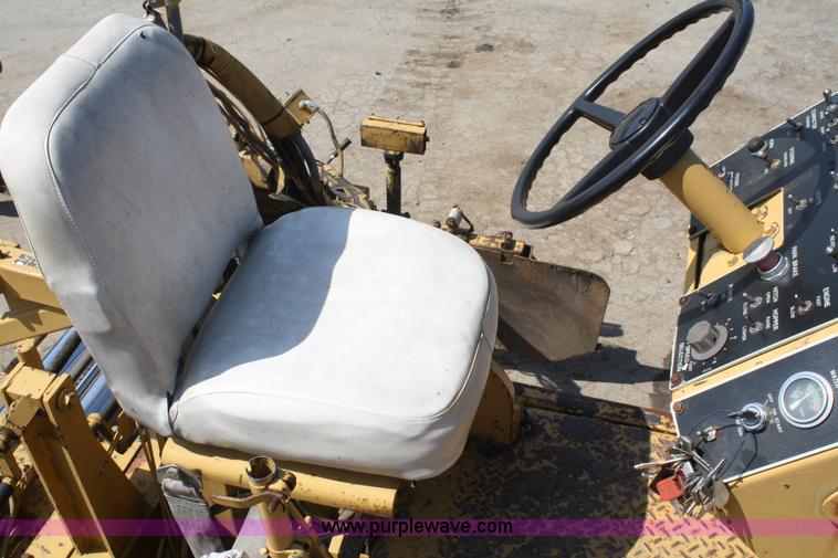 image for item B6532 1991 Caterpillar AP1050 paver