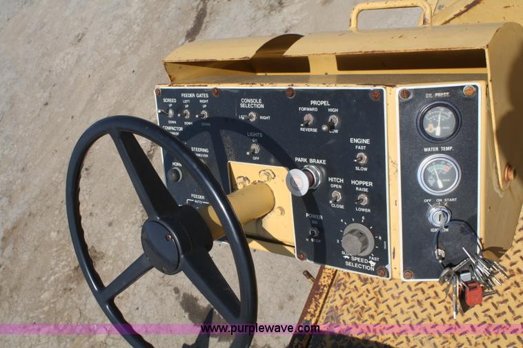 image for item B6532 1991 Caterpillar AP1050 paver