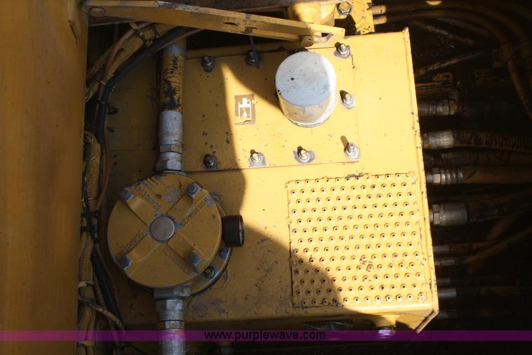 image for item B6532 1991 Caterpillar AP1050 paver