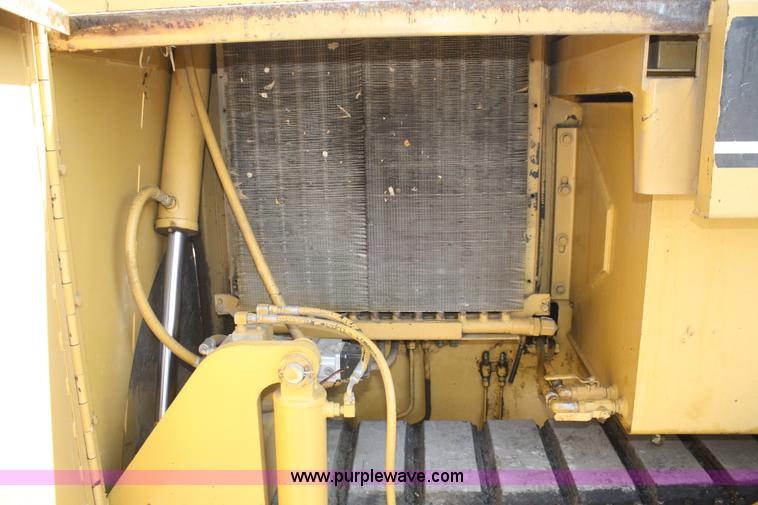 image for item B6532 1991 Caterpillar AP1050 paver