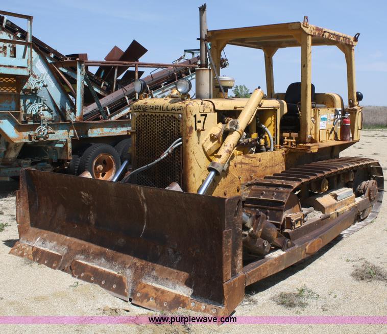 image for item B6585 1975 Caterpillar D5 dozer
