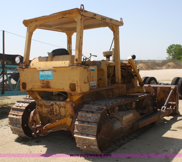 image for item B6585 1975 Caterpillar D5 dozer