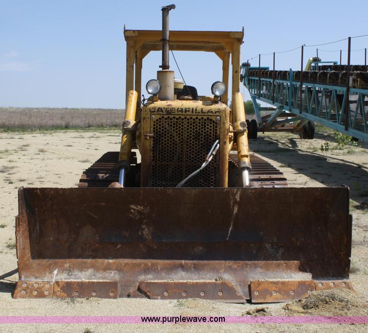 image for item B6585 1975 Caterpillar D5 dozer