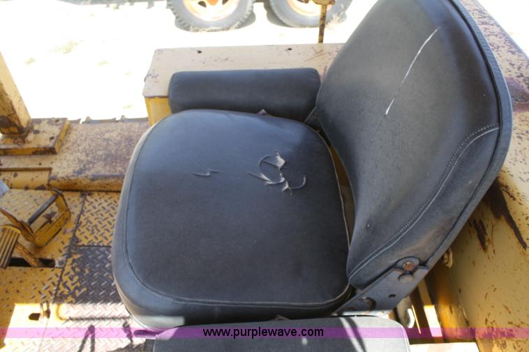 image for item B6585 1975 Caterpillar D5 dozer