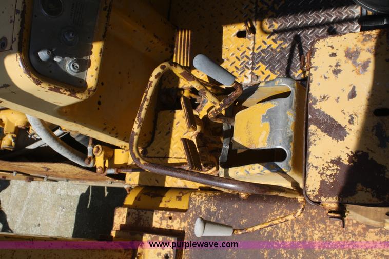 image for item B6585 1975 Caterpillar D5 dozer