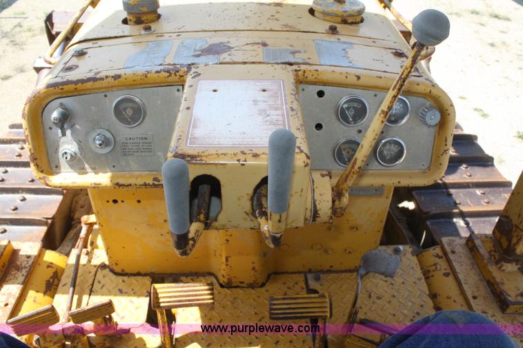 image for item B6585 1975 Caterpillar D5 dozer