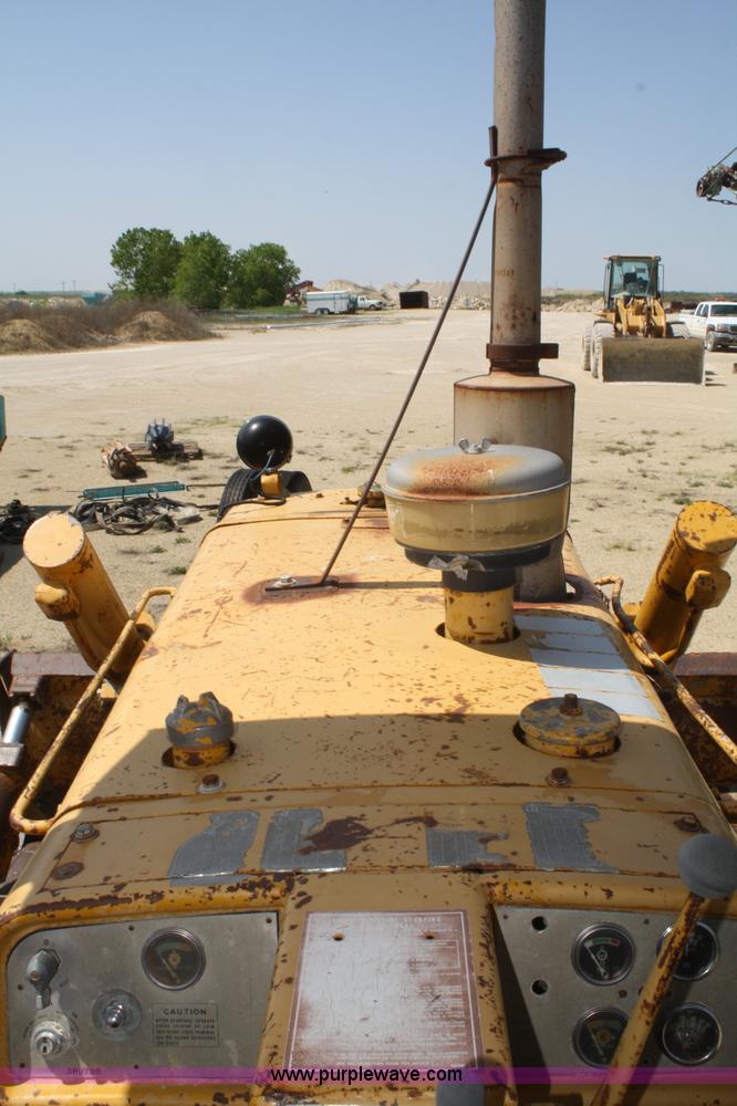 image for item B6585 1975 Caterpillar D5 dozer
