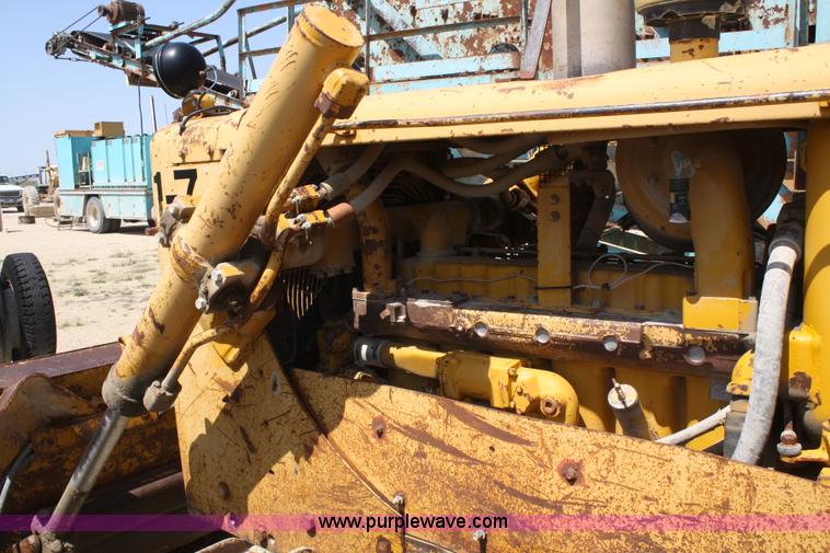 image for item B6585 1975 Caterpillar D5 dozer