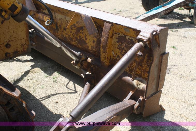 image for item B6585 1975 Caterpillar D5 dozer