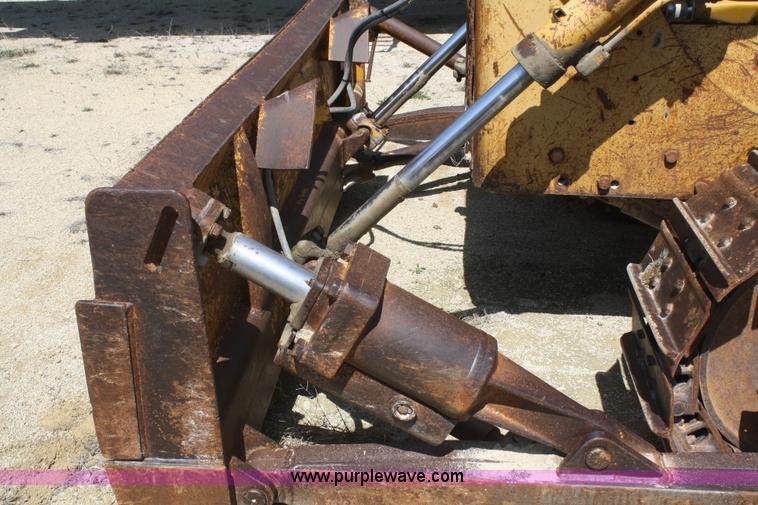 image for item B6585 1975 Caterpillar D5 dozer