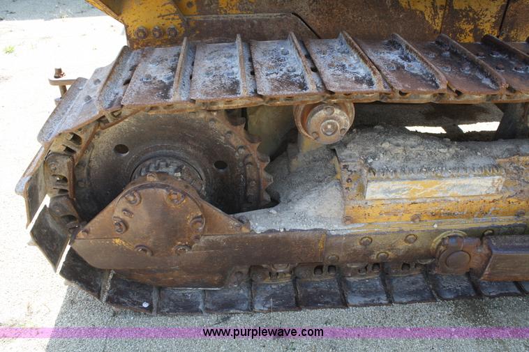 image for item B6585 1975 Caterpillar D5 dozer