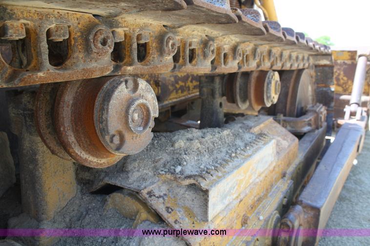 image for item B6585 1975 Caterpillar D5 dozer