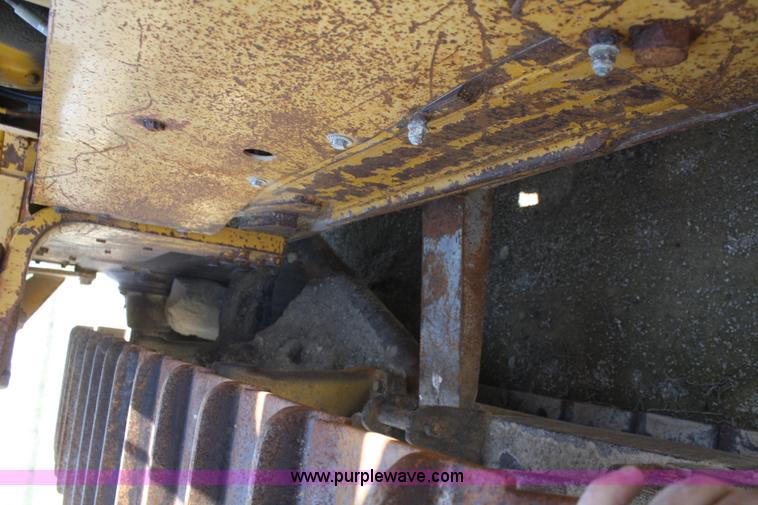 image for item B6585 1975 Caterpillar D5 dozer