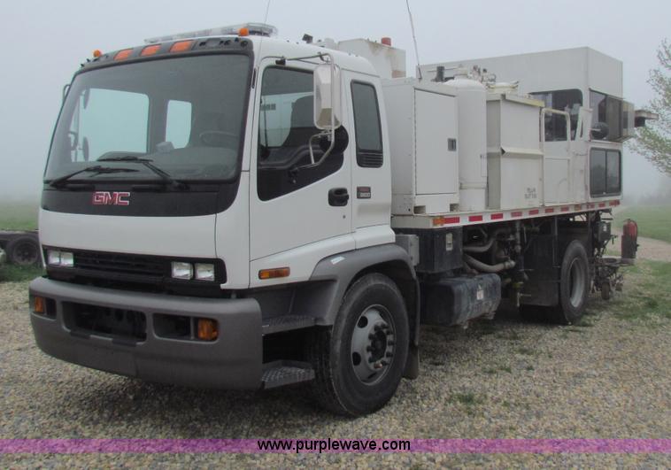 image for item B7225 2006 GMC T8500 paint striper truck