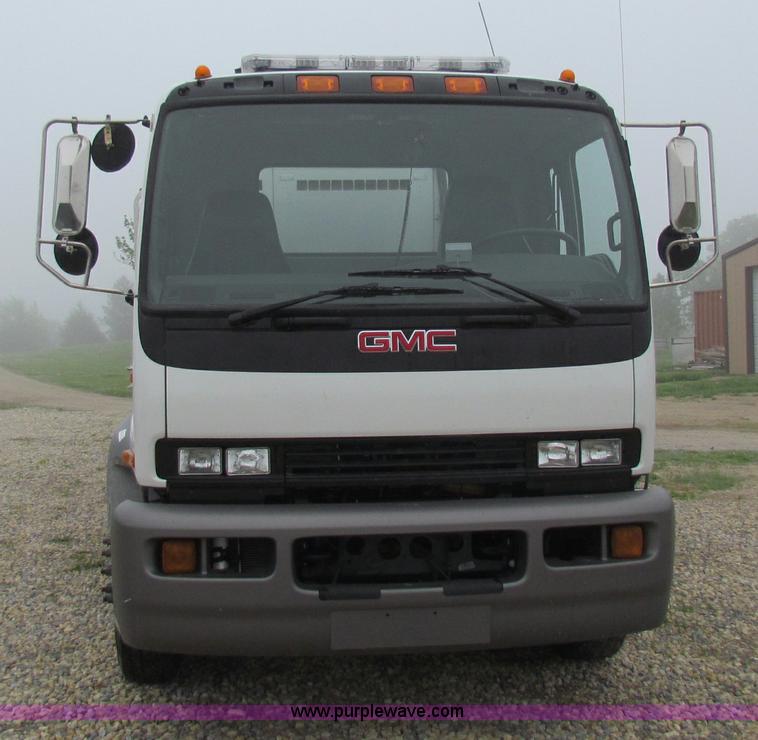 image for item B7225 2006 GMC T8500 paint striper truck