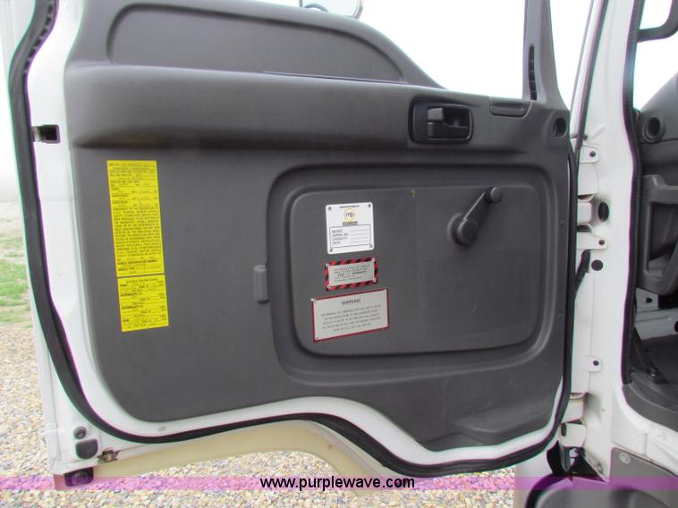 image for item B7225 2006 GMC T8500 paint striper truck