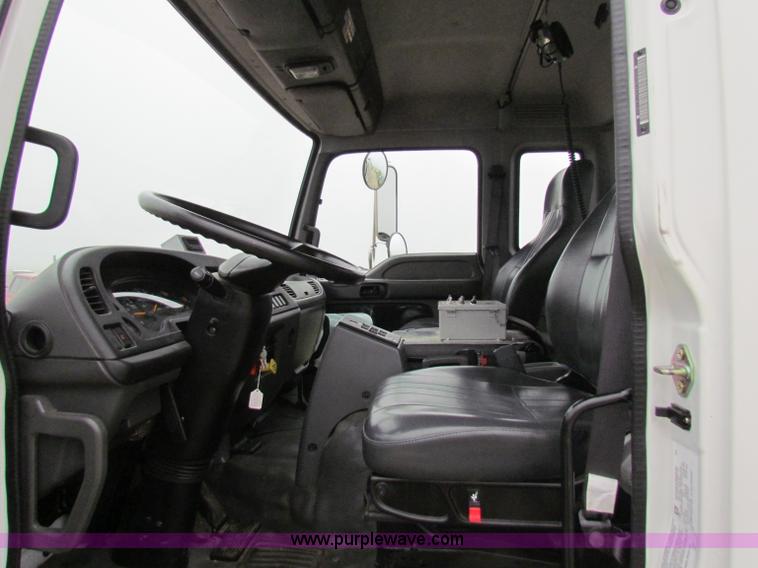 image for item B7225 2006 GMC T8500 paint striper truck