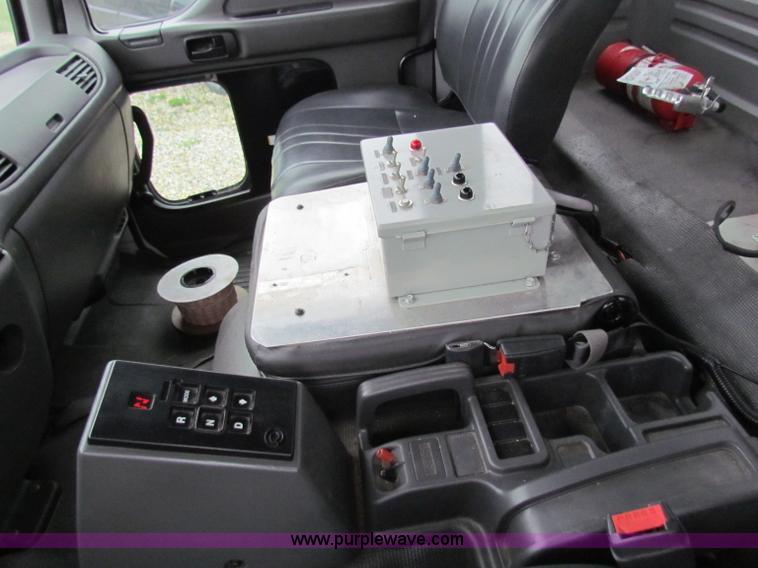 image for item B7225 2006 GMC T8500 paint striper truck