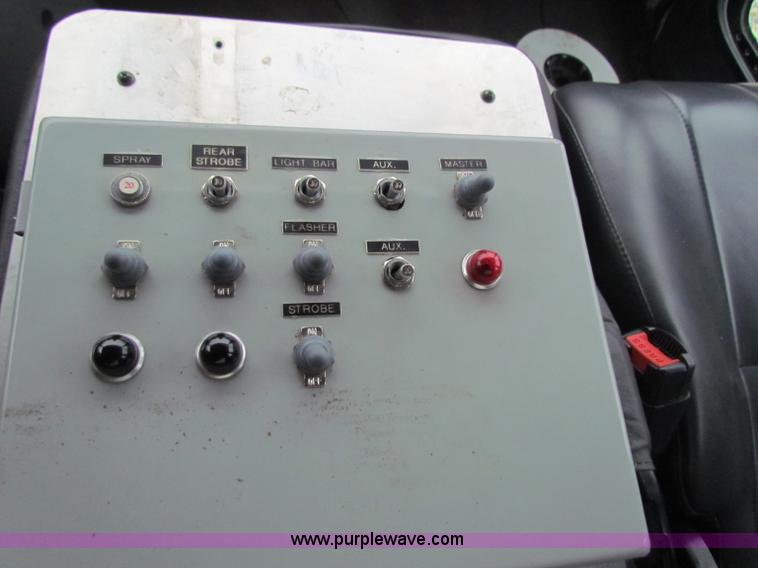 image for item B7225 2006 GMC T8500 paint striper truck